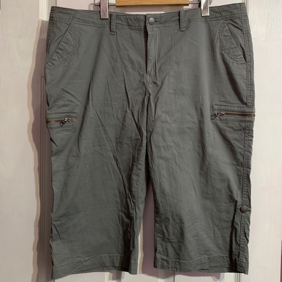 COPY - Knee-Length Capris and Roll-Up Shorts - Picture 1 of 5